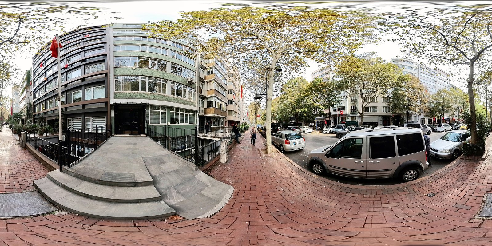 Valikonağı Caddesi bina girişi